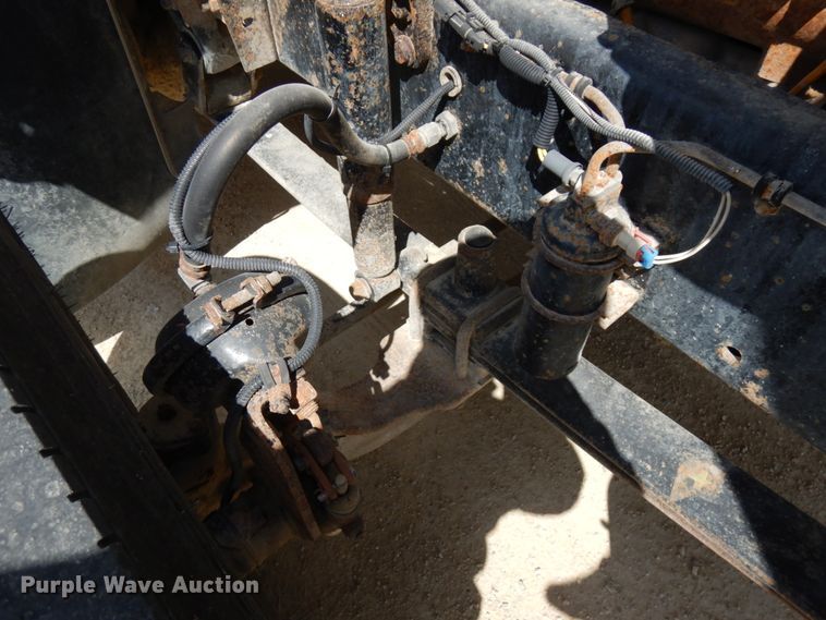 image for item GC9934 2005 Freightliner FLD  semi truck