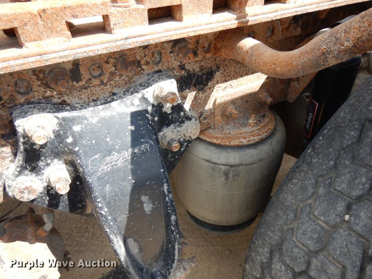 image for item GC9934 2005 Freightliner FLD  semi truck