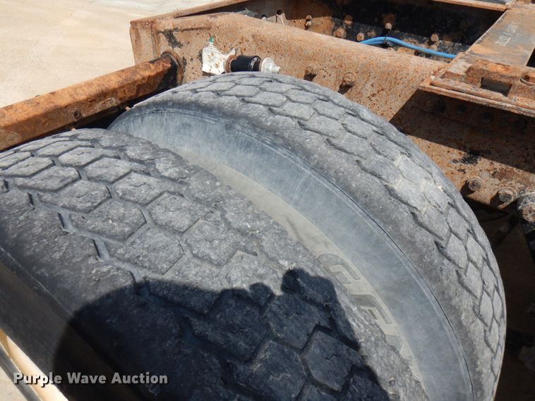 image for item GC9934 2005 Freightliner FLD  semi truck