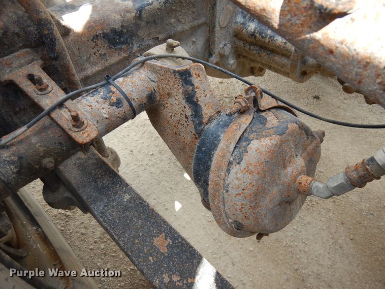 image for item GC9934 2005 Freightliner FLD  semi truck