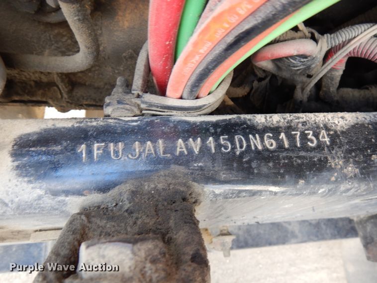 image for item GC9934 2005 Freightliner FLD  semi truck