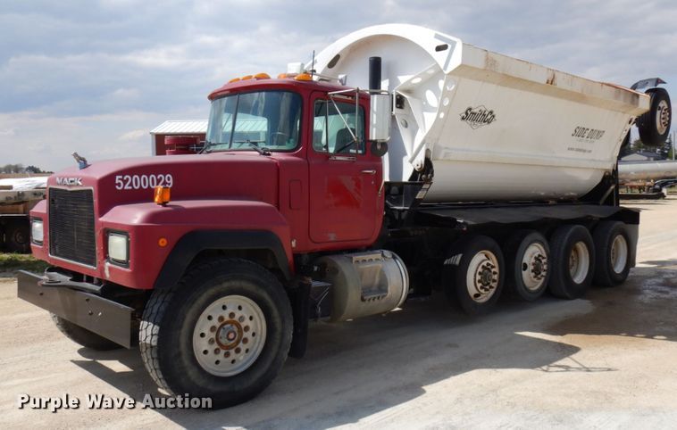 image for item GC9935 2000 Mack RD690S  dump truck