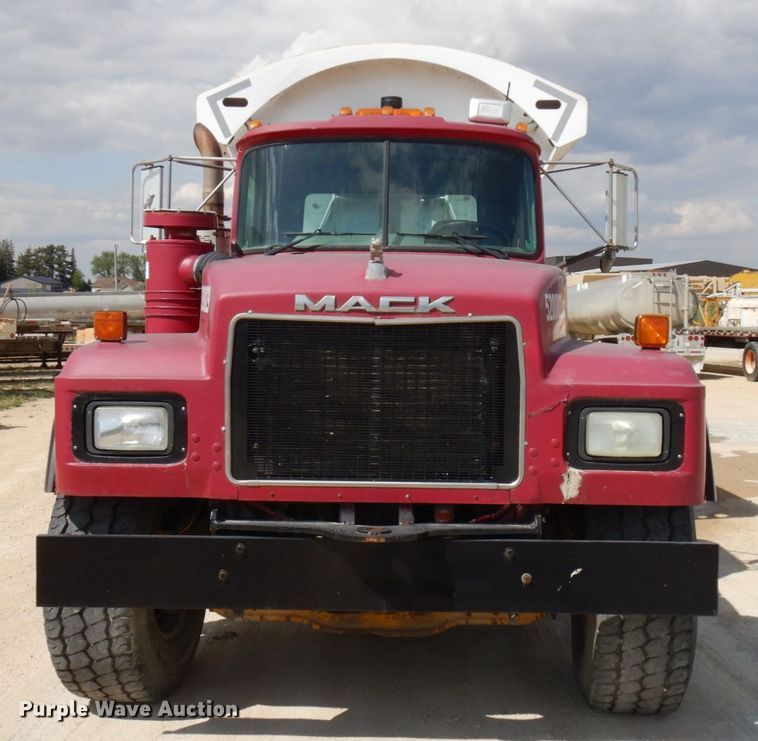 image for item GC9935 2000 Mack RD690S  dump truck