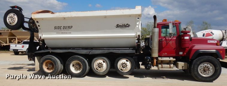 image for item GC9935 2000 Mack RD690S  dump truck