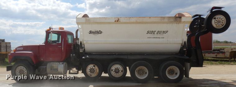 image for item GC9935 2000 Mack RD690S  dump truck