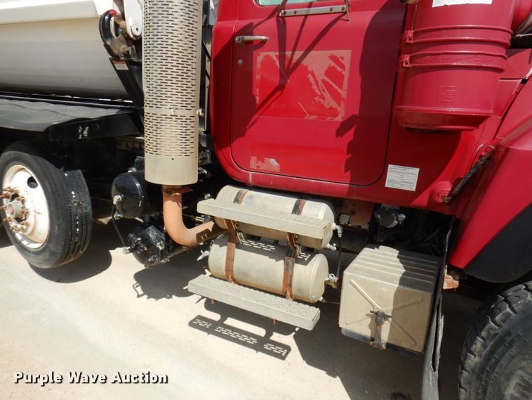 image for item GC9935 2000 Mack RD690S  dump truck