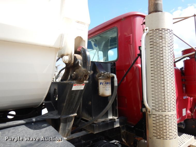 image for item GC9935 2000 Mack RD690S  dump truck