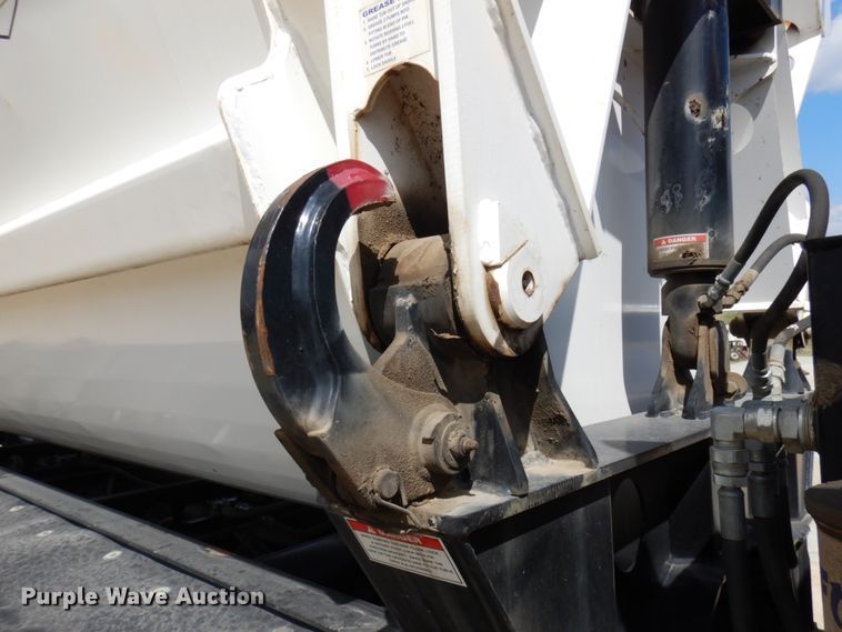 image for item GC9935 2000 Mack RD690S  dump truck