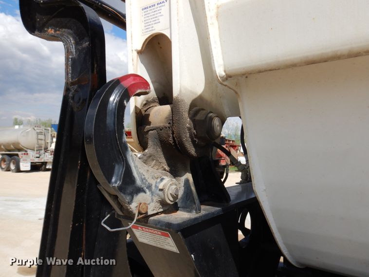 image for item GC9935 2000 Mack RD690S  dump truck