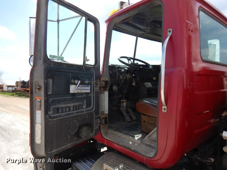 image for item GC9935 2000 Mack RD690S  dump truck