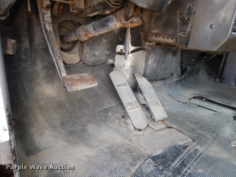 image for item GC9935 2000 Mack RD690S  dump truck