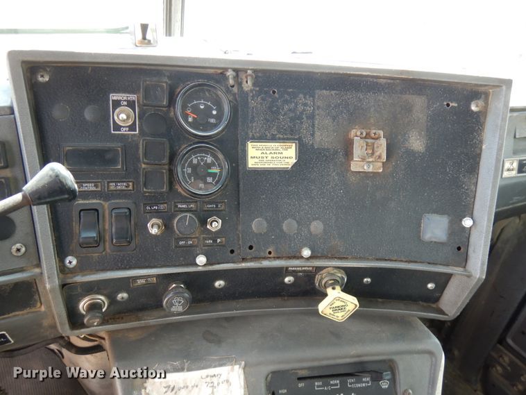 image for item GC9935 2000 Mack RD690S  dump truck