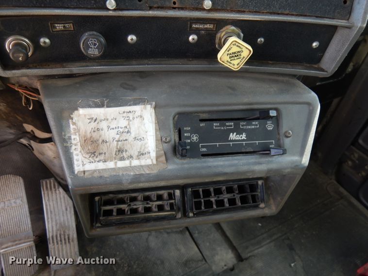 image for item GC9935 2000 Mack RD690S  dump truck