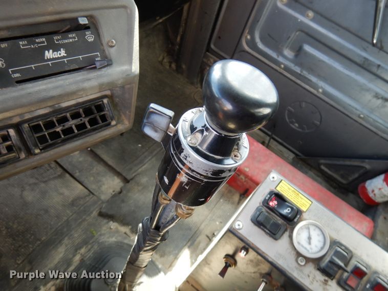 image for item GC9935 2000 Mack RD690S  dump truck