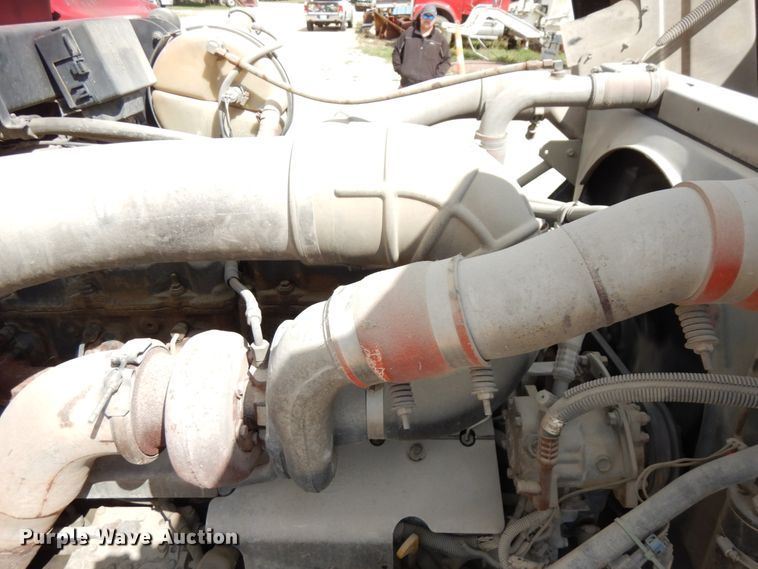 image for item GC9935 2000 Mack RD690S  dump truck