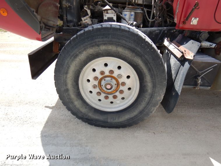 image for item GC9935 2000 Mack RD690S  dump truck