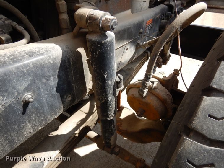 image for item GC9935 2000 Mack RD690S  dump truck