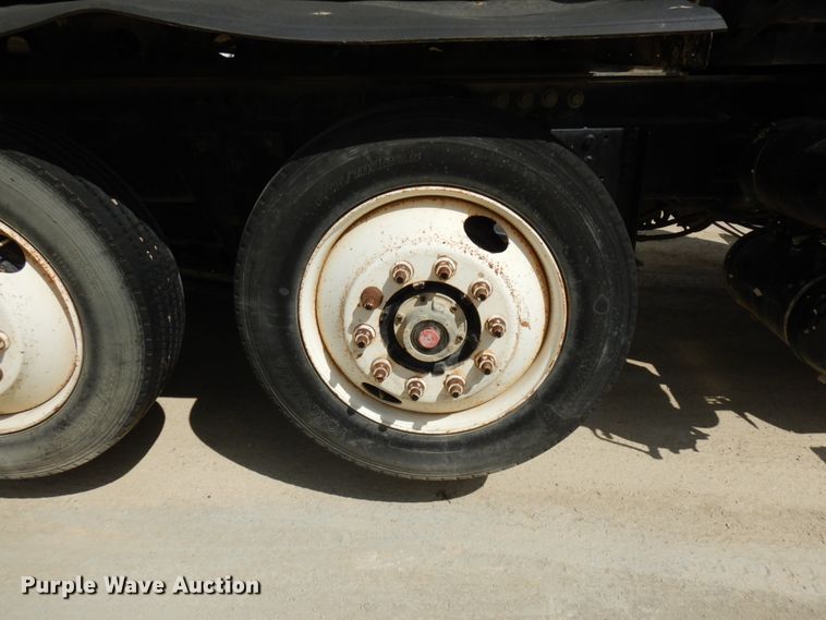 image for item GC9935 2000 Mack RD690S  dump truck