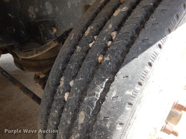 image for item GC9935 2000 Mack RD690S  dump truck