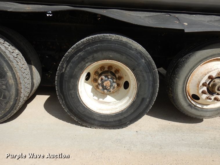 image for item GC9935 2000 Mack RD690S  dump truck