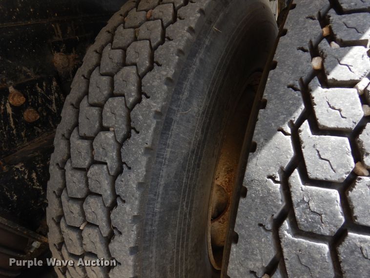 image for item GC9935 2000 Mack RD690S  dump truck