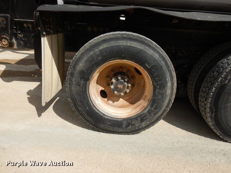 image for item GC9935 2000 Mack RD690S  dump truck