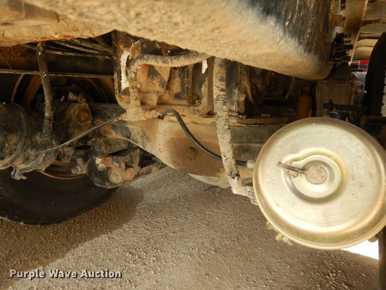 image for item GC9935 2000 Mack RD690S  dump truck