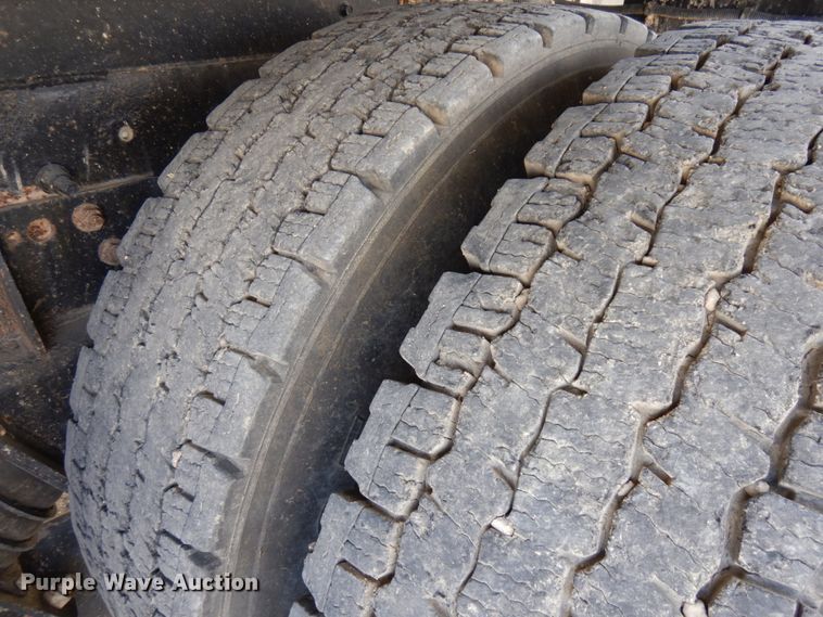 image for item GC9935 2000 Mack RD690S  dump truck