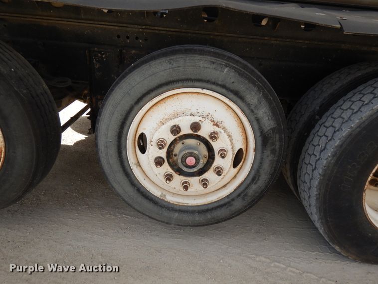 image for item GC9935 2000 Mack RD690S  dump truck