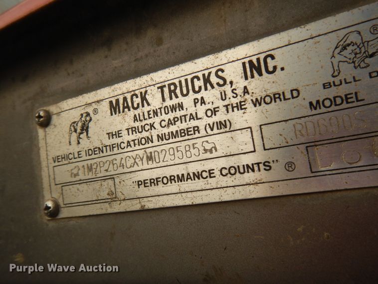 image for item GC9935 2000 Mack RD690S  dump truck