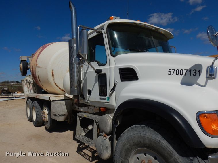 image for item GC9936 2007 Mack CV513  ready mix truck