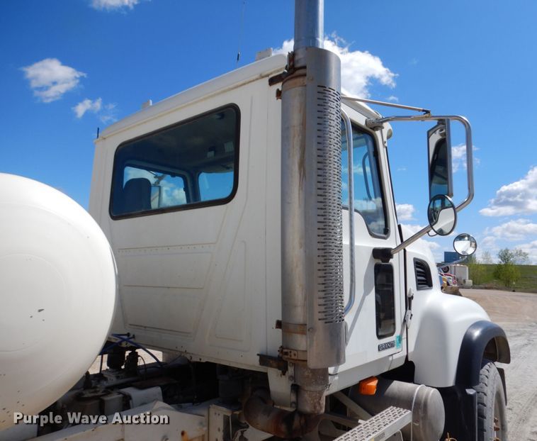 image for item GC9936 2007 Mack CV513  ready mix truck