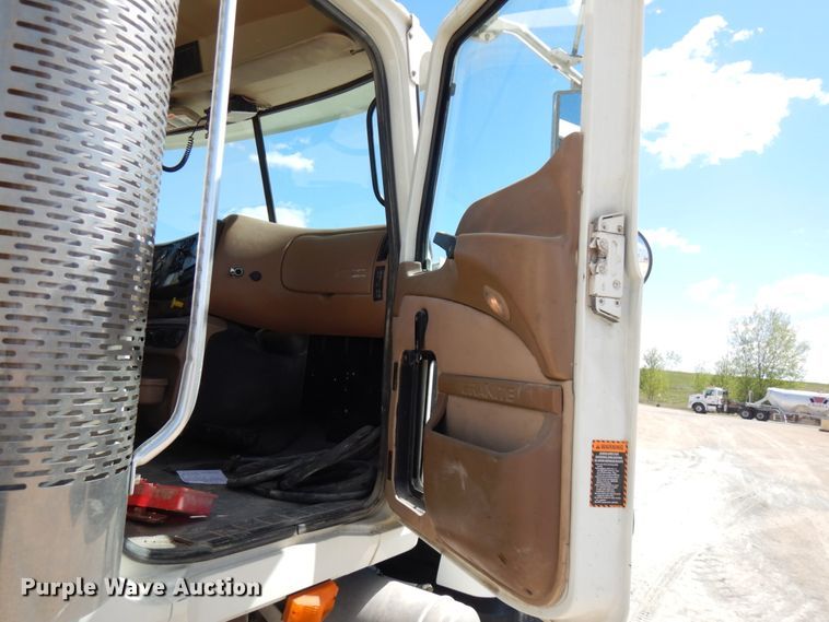 image for item GC9936 2007 Mack CV513  ready mix truck