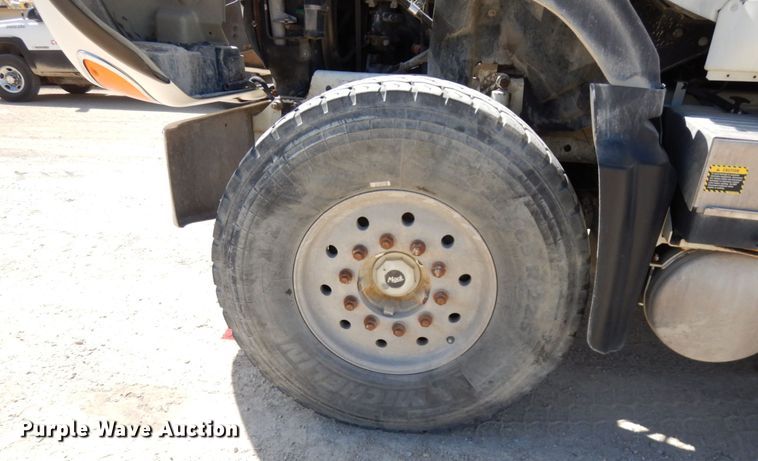 image for item GC9936 2007 Mack CV513  ready mix truck