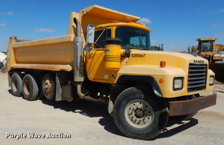 image for item GC9937 2000 Mack RD690S  dump truck