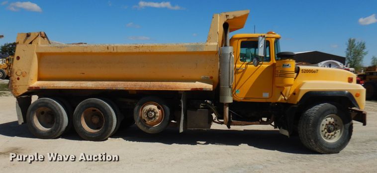 image for item GC9937 2000 Mack RD690S  dump truck