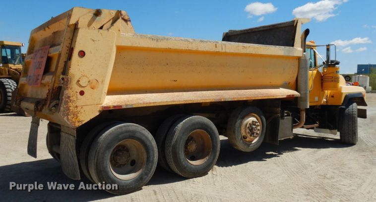 image for item GC9937 2000 Mack RD690S  dump truck