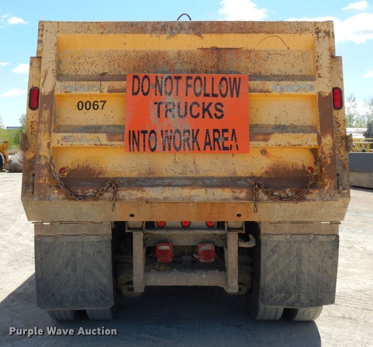 image for item GC9937 2000 Mack RD690S  dump truck