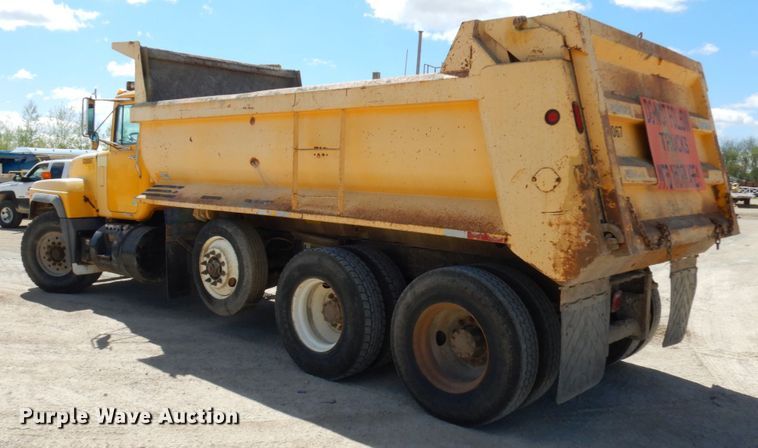 image for item GC9937 2000 Mack RD690S  dump truck