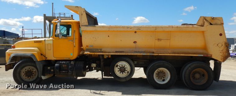 image for item GC9937 2000 Mack RD690S  dump truck
