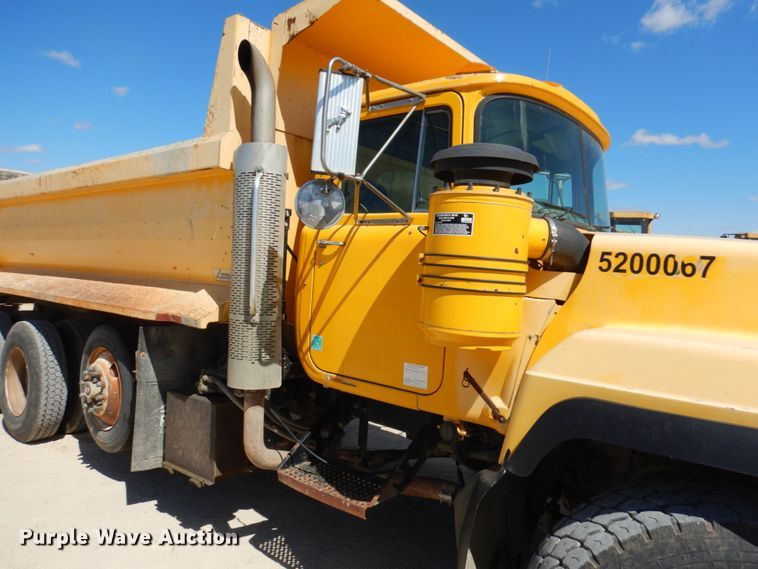 image for item GC9937 2000 Mack RD690S  dump truck