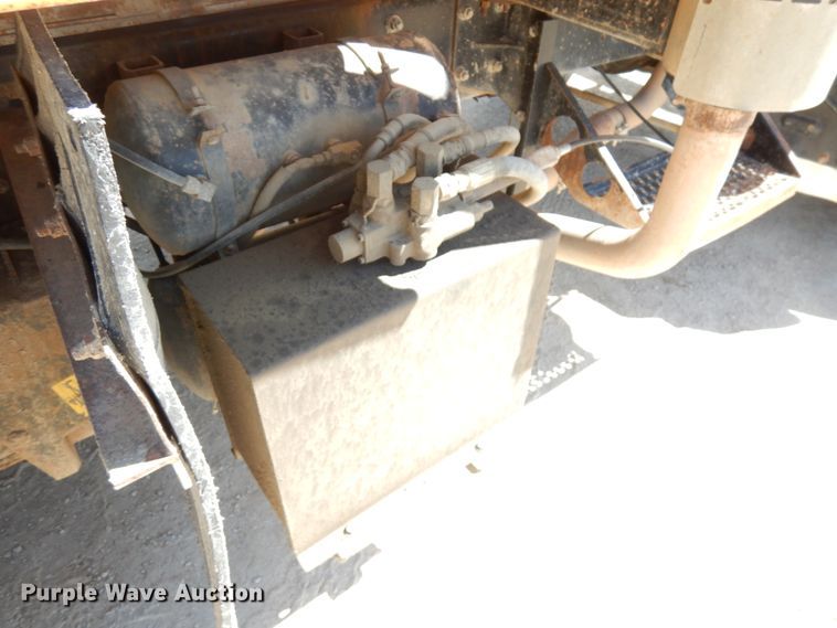 image for item GC9937 2000 Mack RD690S  dump truck