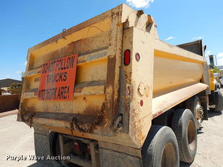 image for item GC9937 2000 Mack RD690S  dump truck