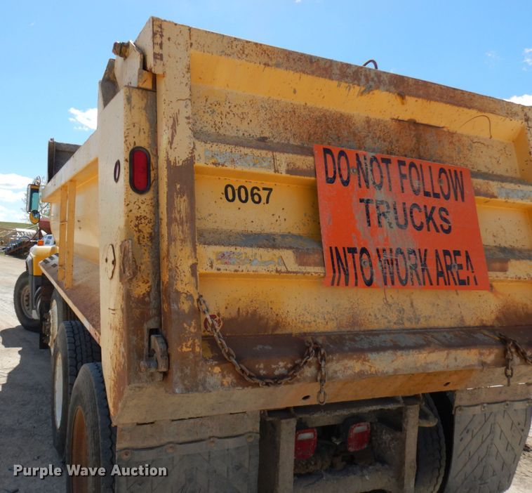 image for item GC9937 2000 Mack RD690S  dump truck