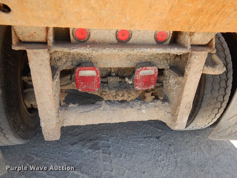 image for item GC9937 2000 Mack RD690S  dump truck