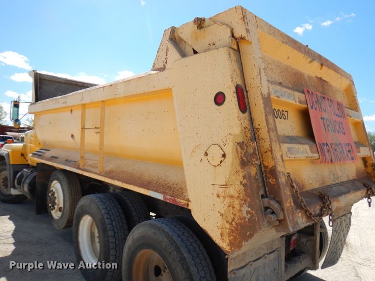 image for item GC9937 2000 Mack RD690S  dump truck