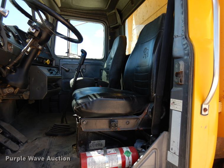 image for item GC9937 2000 Mack RD690S  dump truck