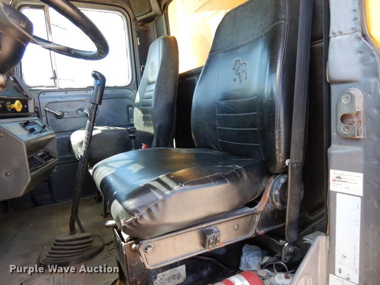 image for item GC9937 2000 Mack RD690S  dump truck