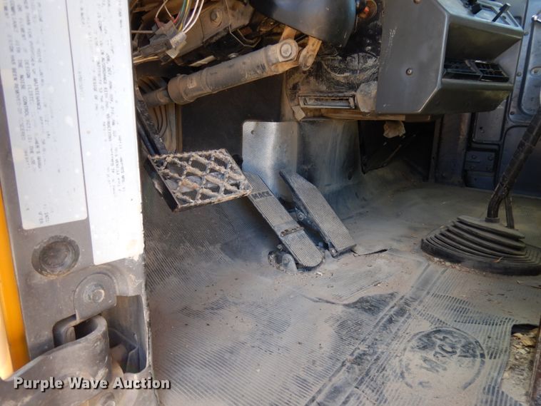 image for item GC9937 2000 Mack RD690S  dump truck