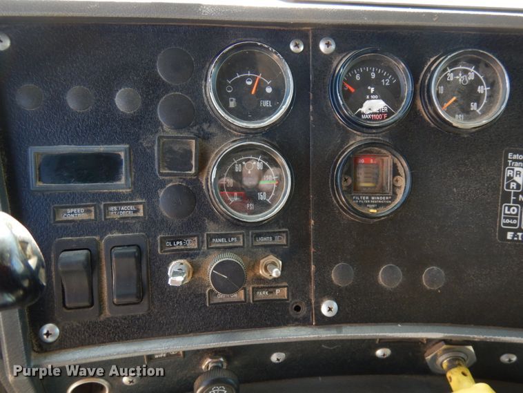 image for item GC9937 2000 Mack RD690S  dump truck